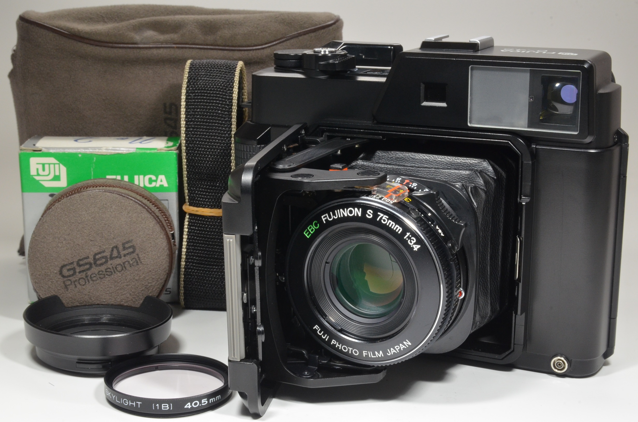 fujifilm fujica gs645 75mm f3.4 with lens hood and filter