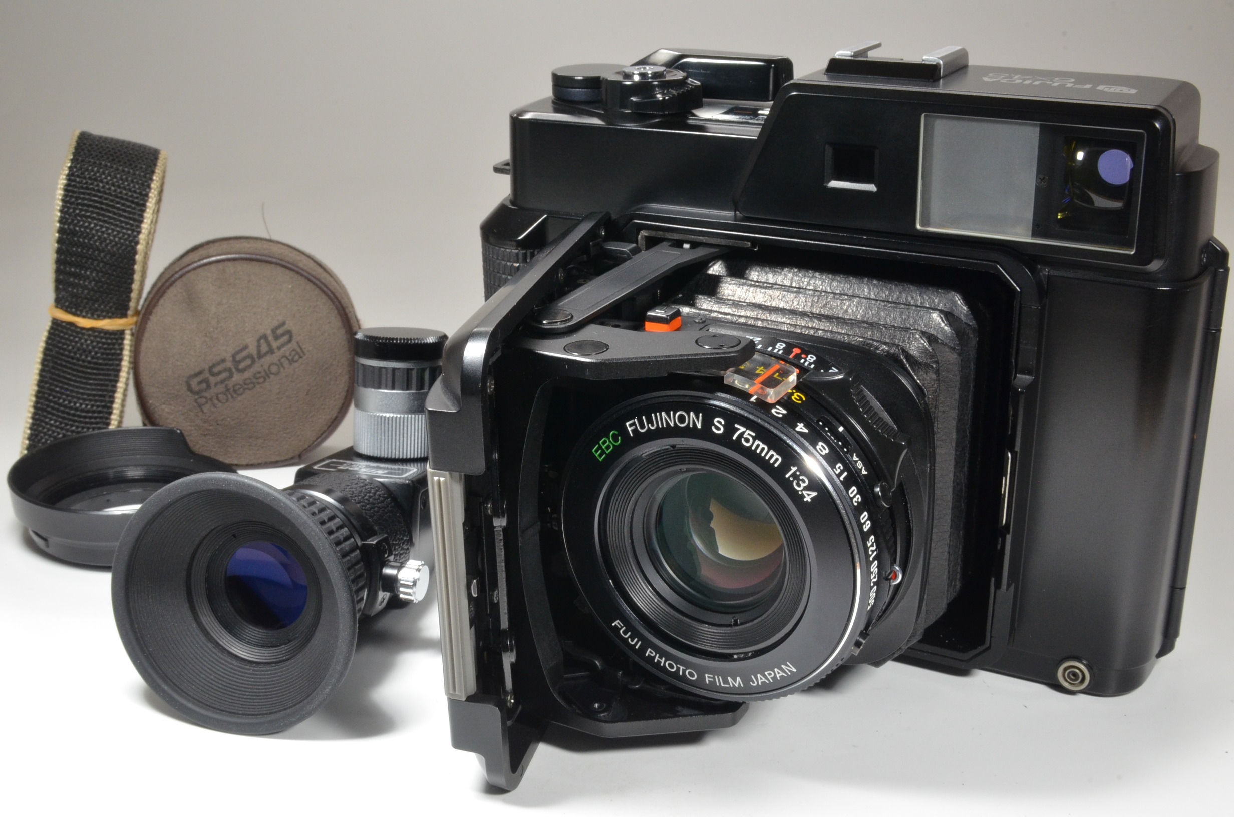 fujifilm fujica gs645 w/ hood and nikon dr-3 right angle finder