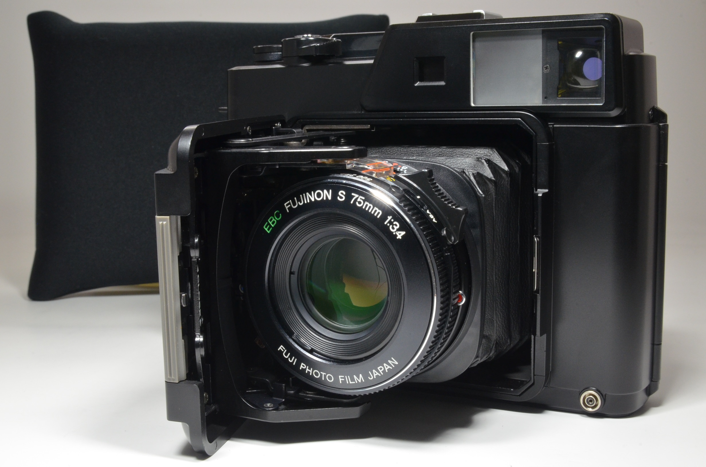 fujifilm fujica gs645 medium format film camera 75mm f3.4