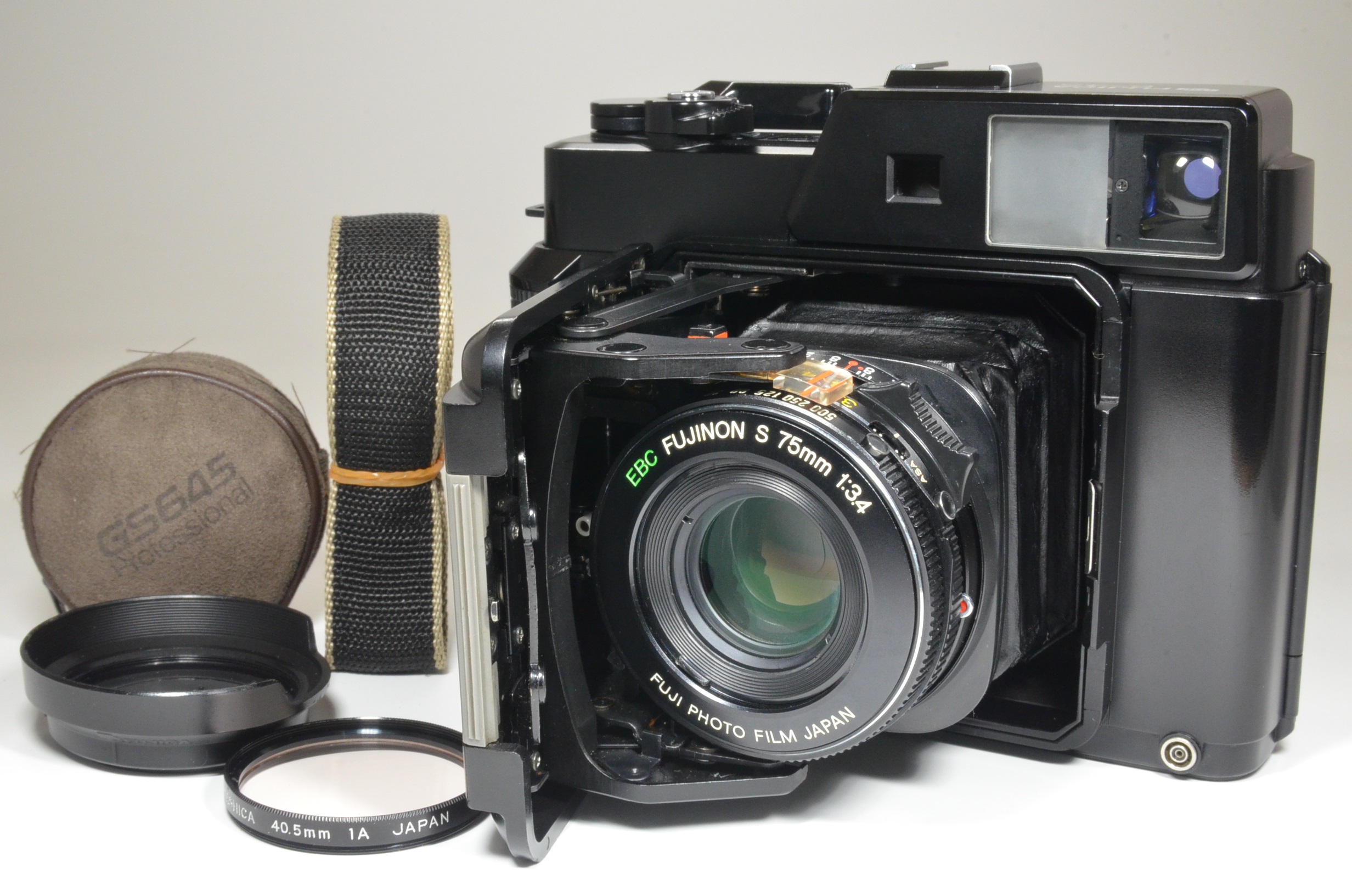 fujifilm fujica gs645 camera 75mm f3.4 with lens hood