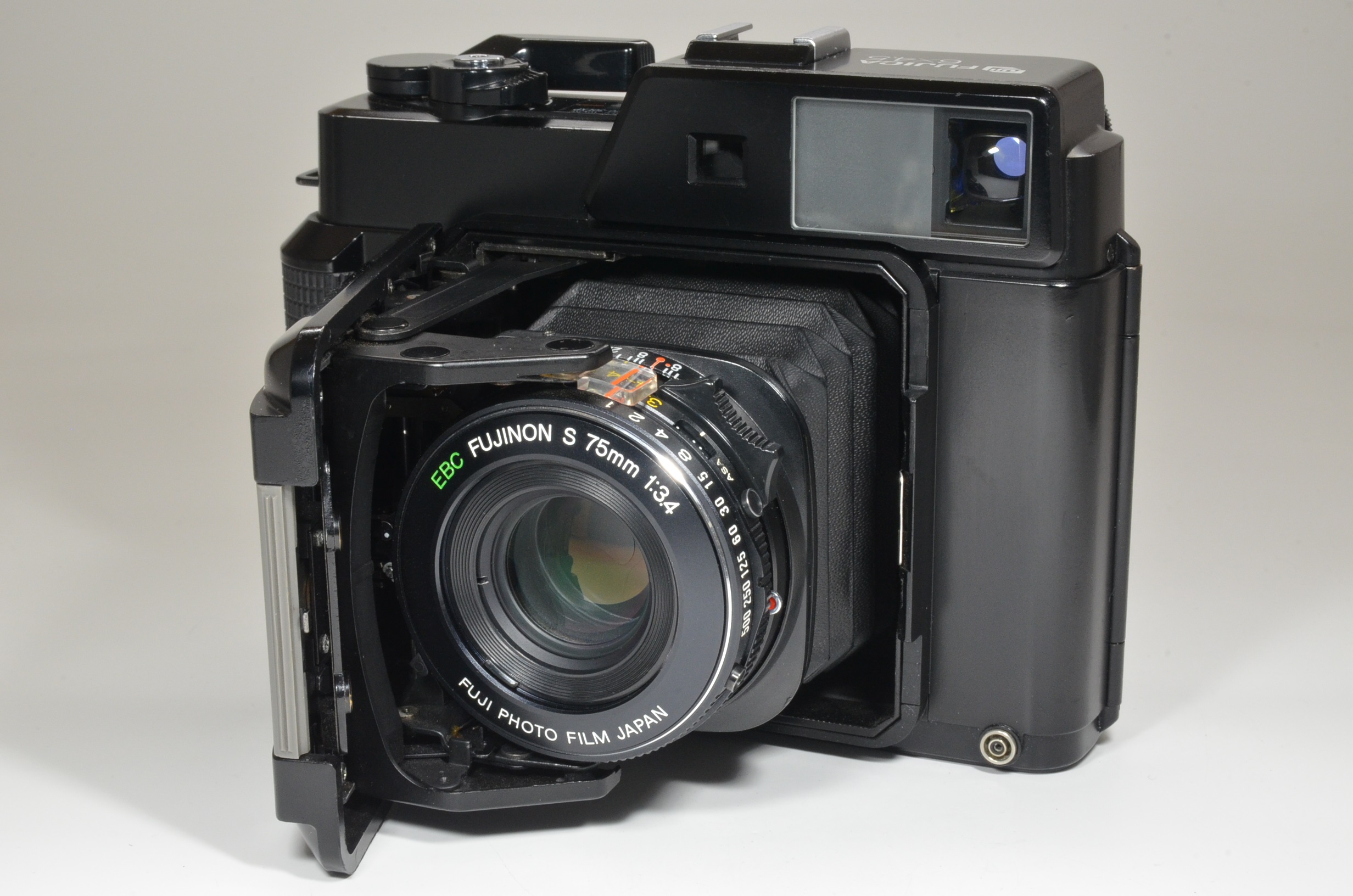 fujifilm fujica gs645 film camera 75mm f3.4