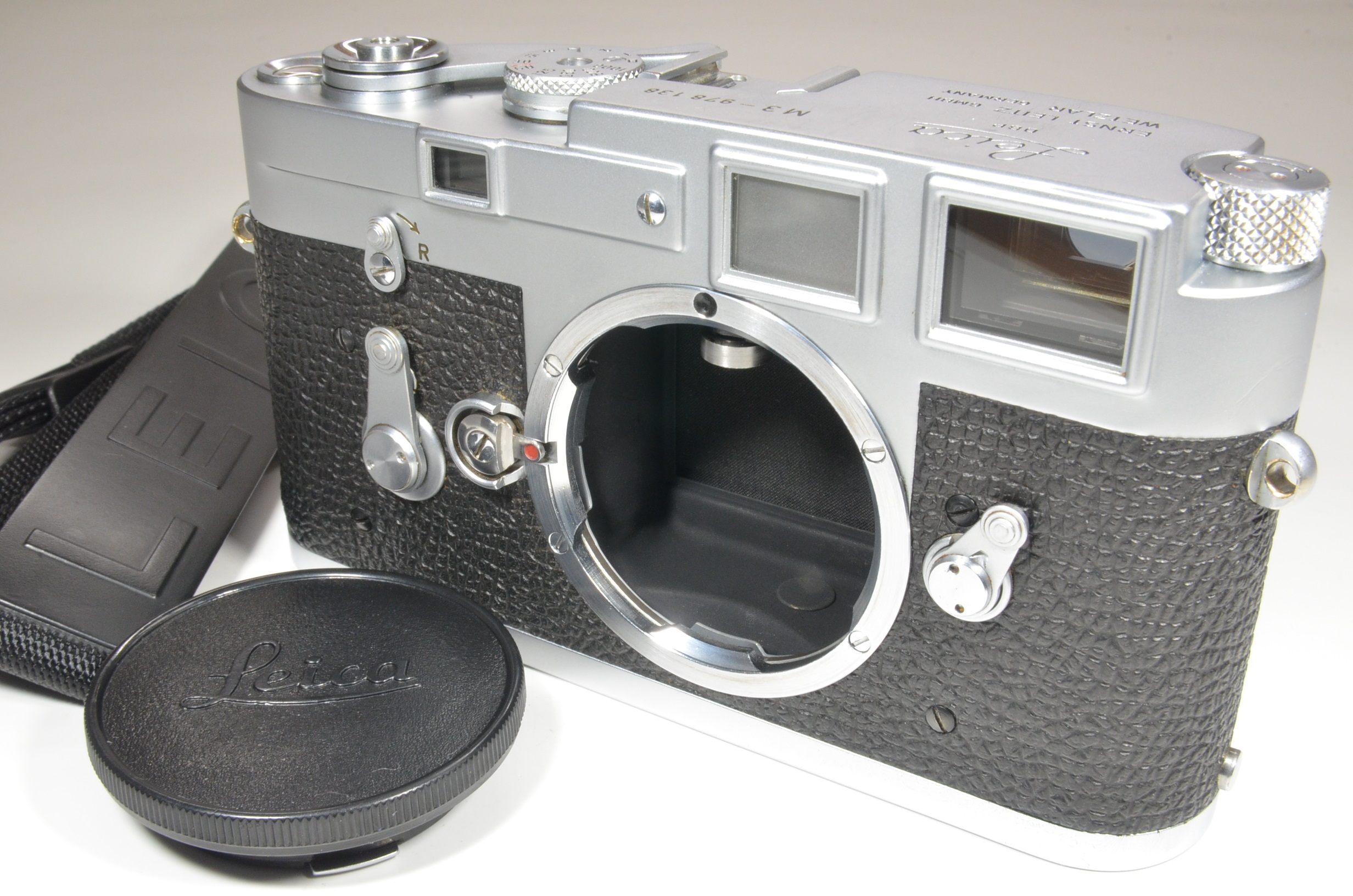 leica m3 single stroke year 1959 rangefinder s/n 978138 with strap