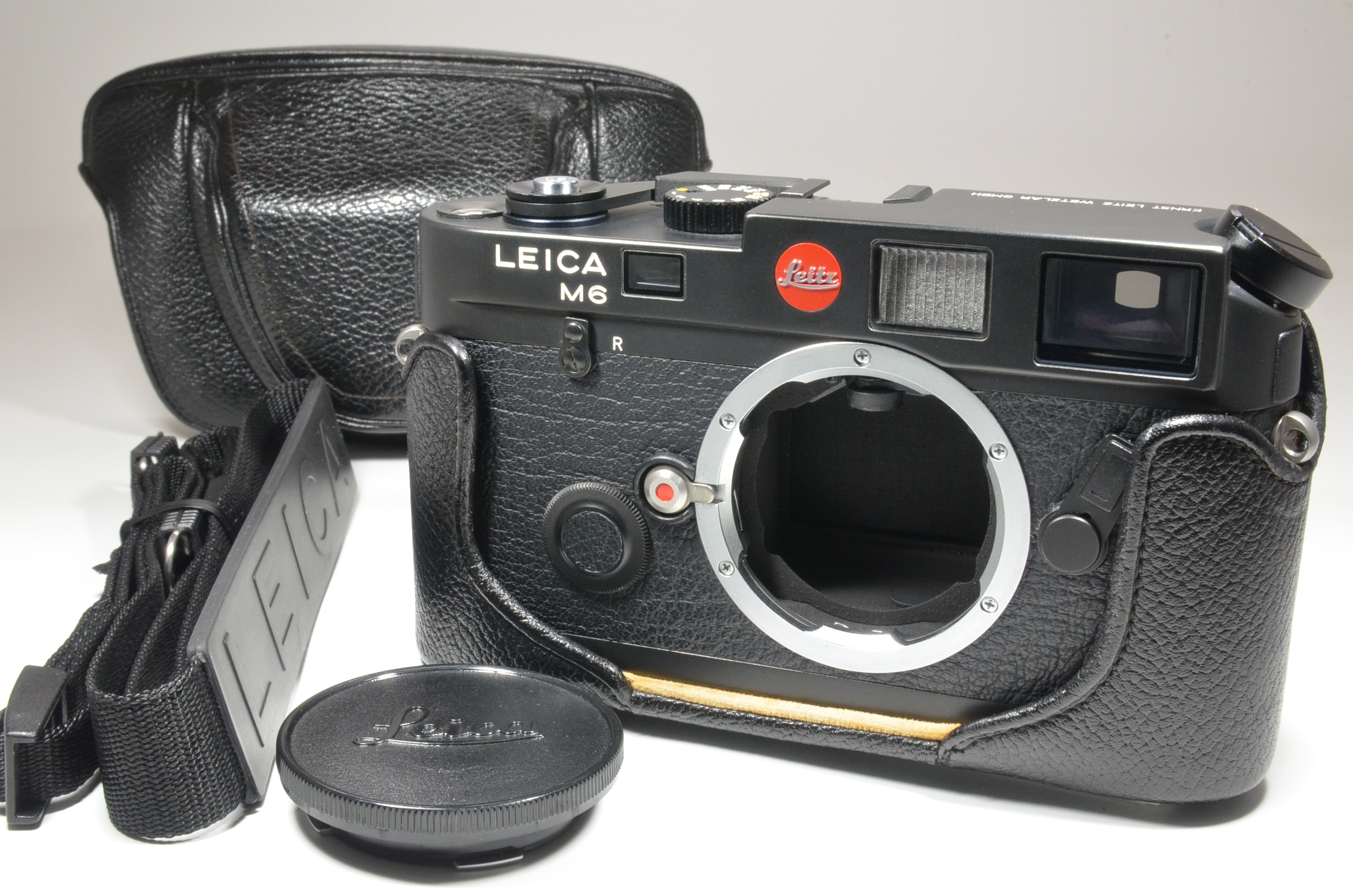 leica m6 0.72 black rangefinder serial no.1688077 year 1986