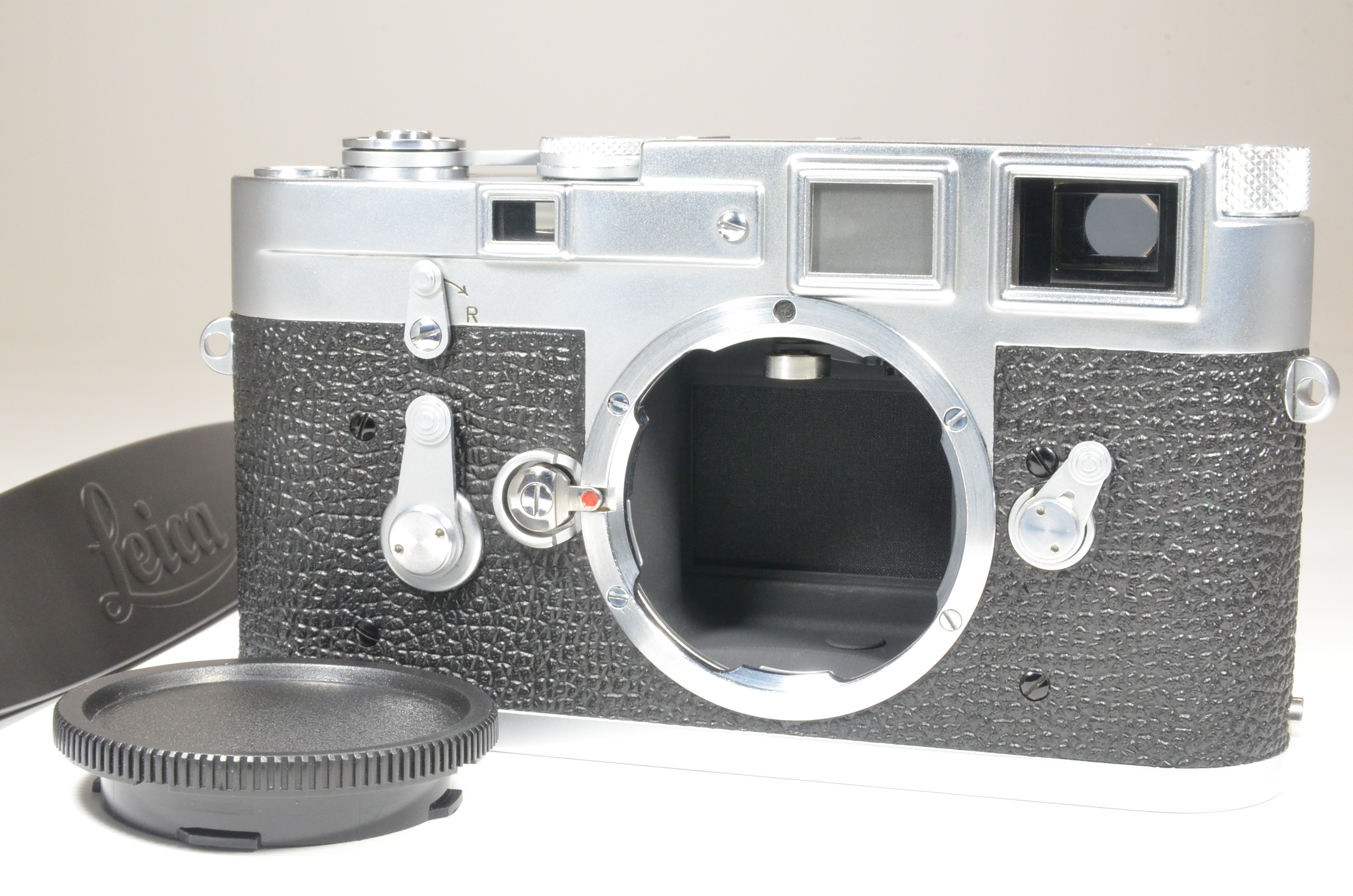 leica m3 single stroke s/n 972741 year 1959 with strap