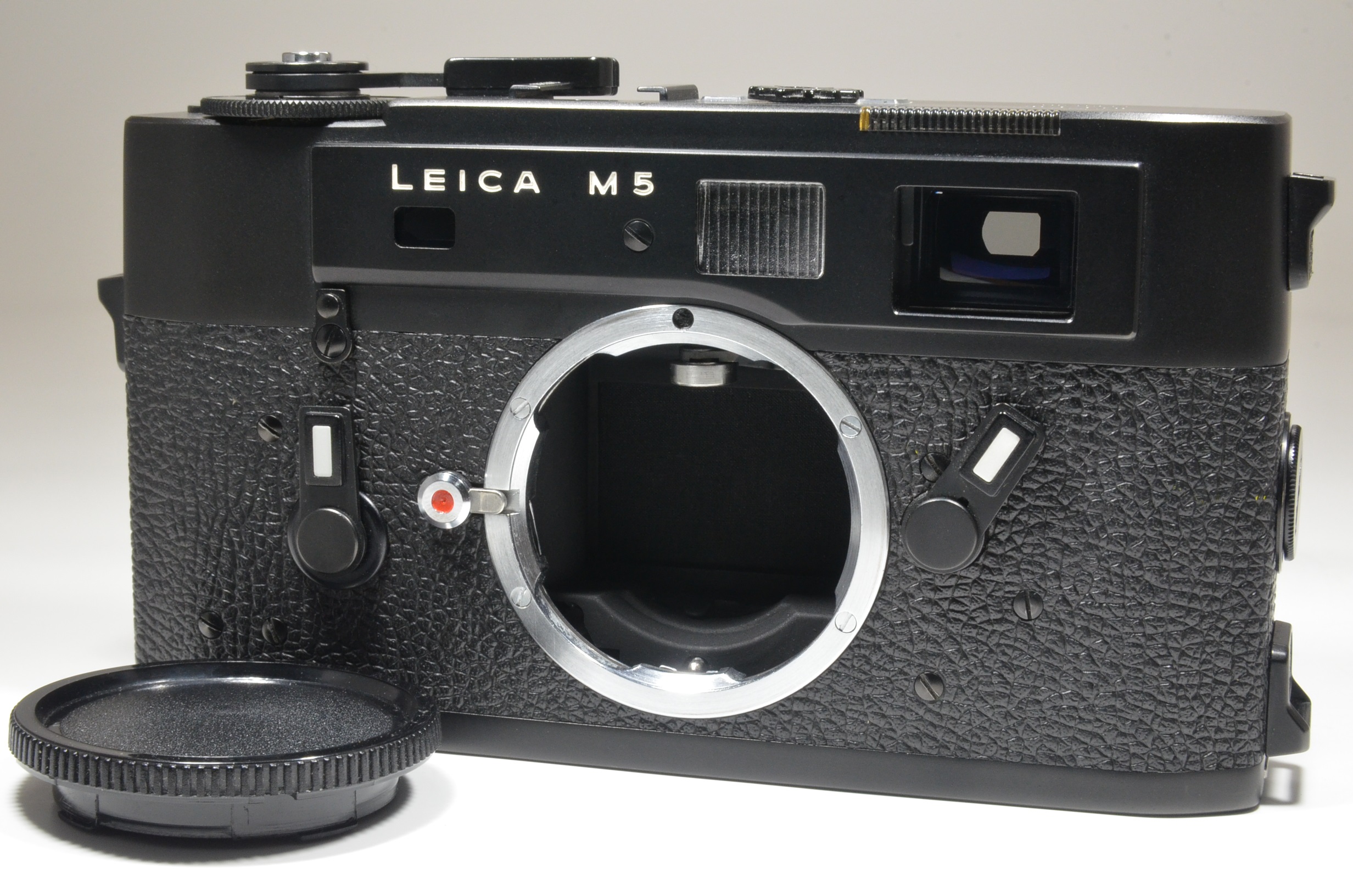 leica m5 black 3 lug serial no.1377320 year 1973