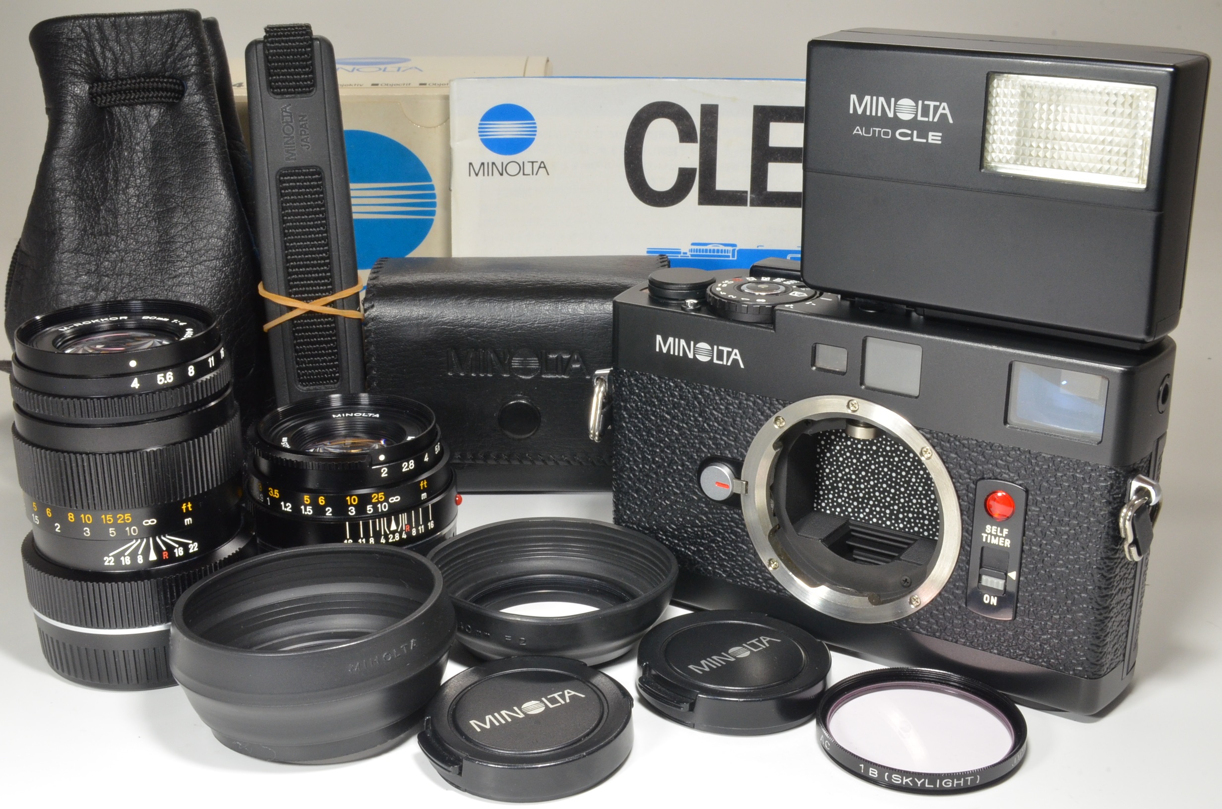 minolta cle 35mm film camera w/ lens m-rokkor 40mm f2, 90mm f4, flash