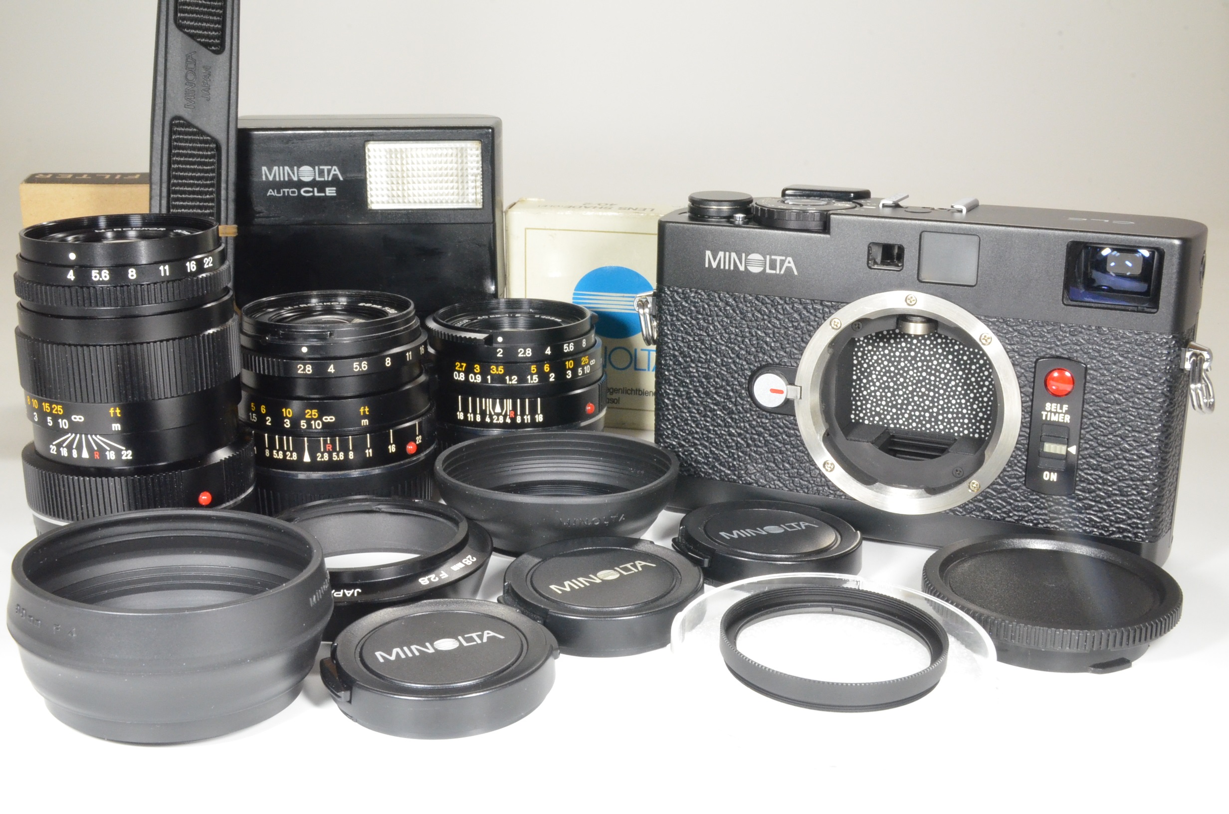 minolta cle 35mm film camera with m-rokkor 40mm f2, 28mm f2.8, 90mm f4 and flash