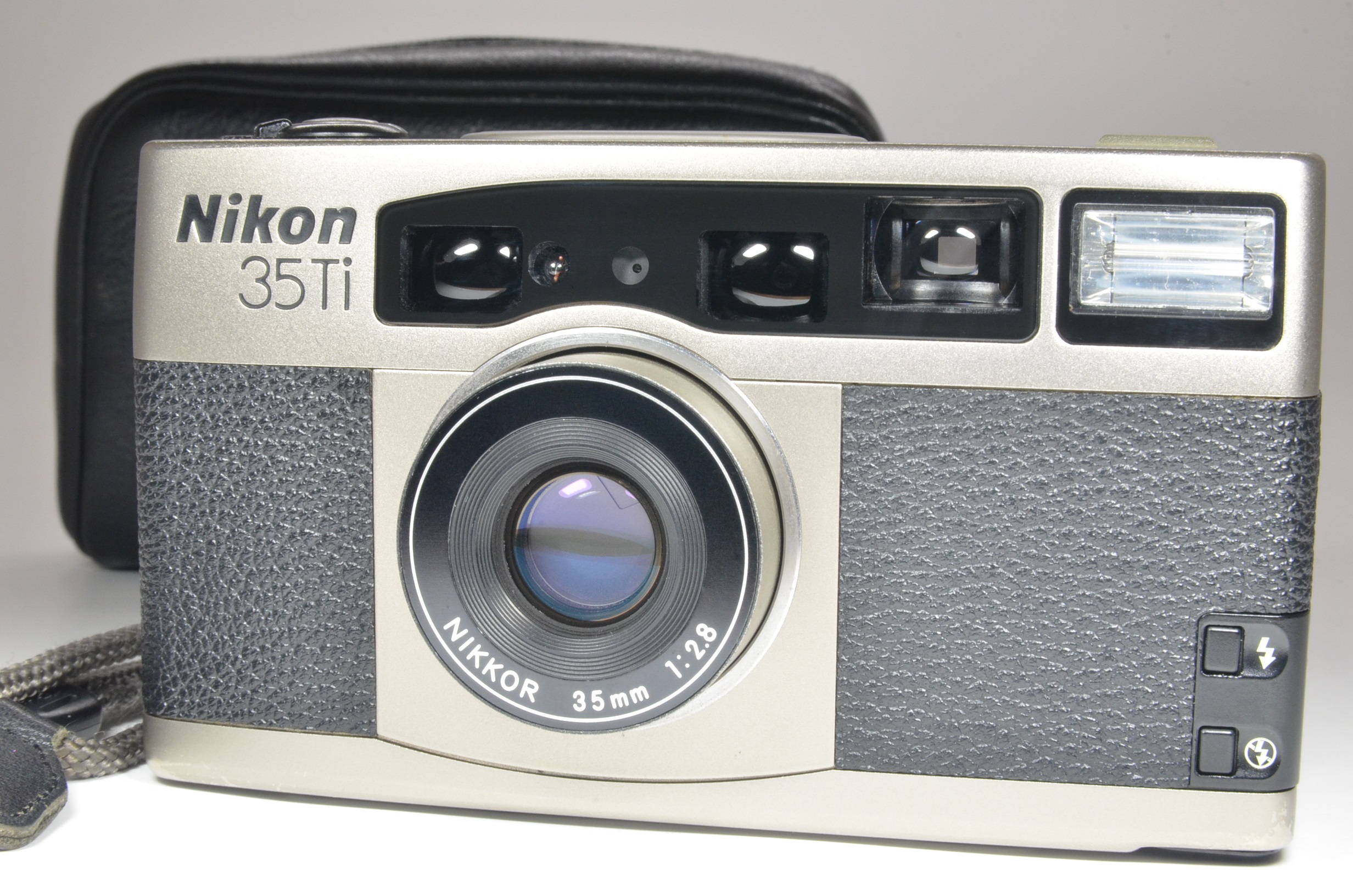 nikon 35ti point & shoot 35mm film camera 35mm f2.8   excelent++