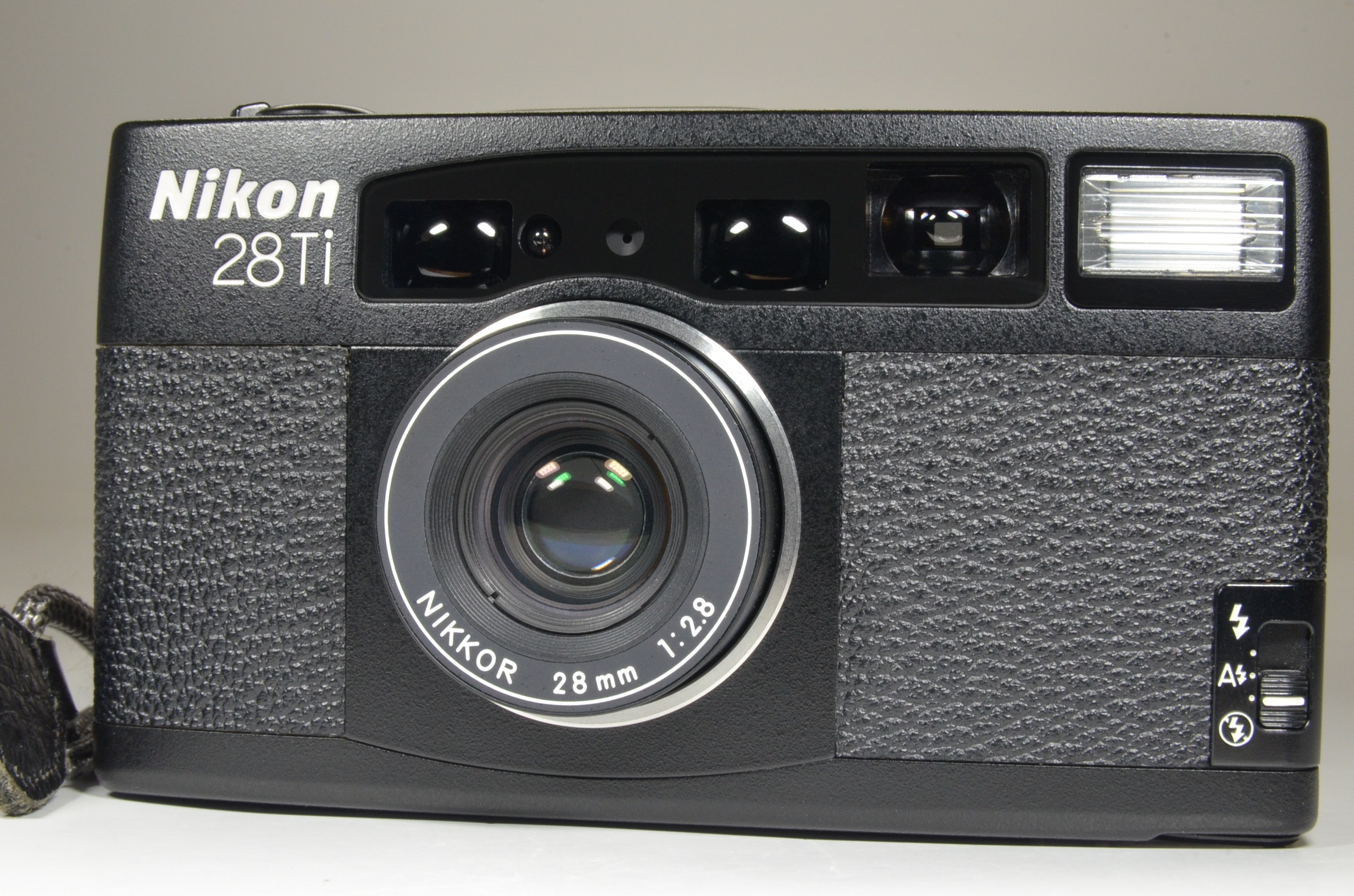 nikon 28ti point & shoot 35mm film camera lens 28mm f2.8