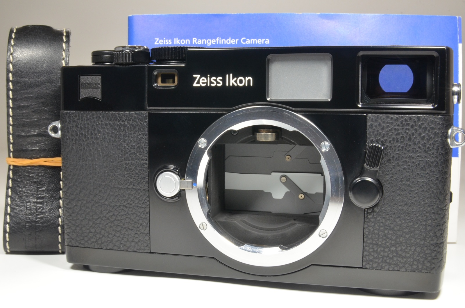 Zeiss Ikon ZM 35mm Rangefinder Film Camera in Black with Strap 