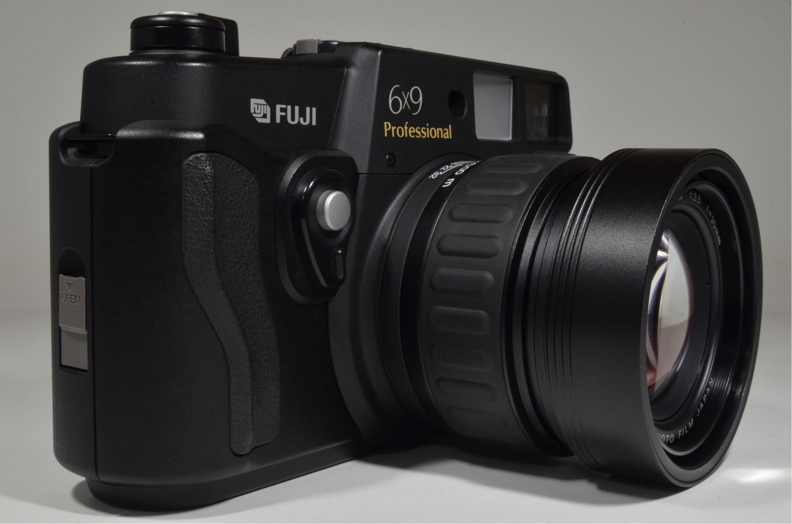 Fujifilm GW690III Professional EBC 90mm f3.5 with Flash SUNPAK 