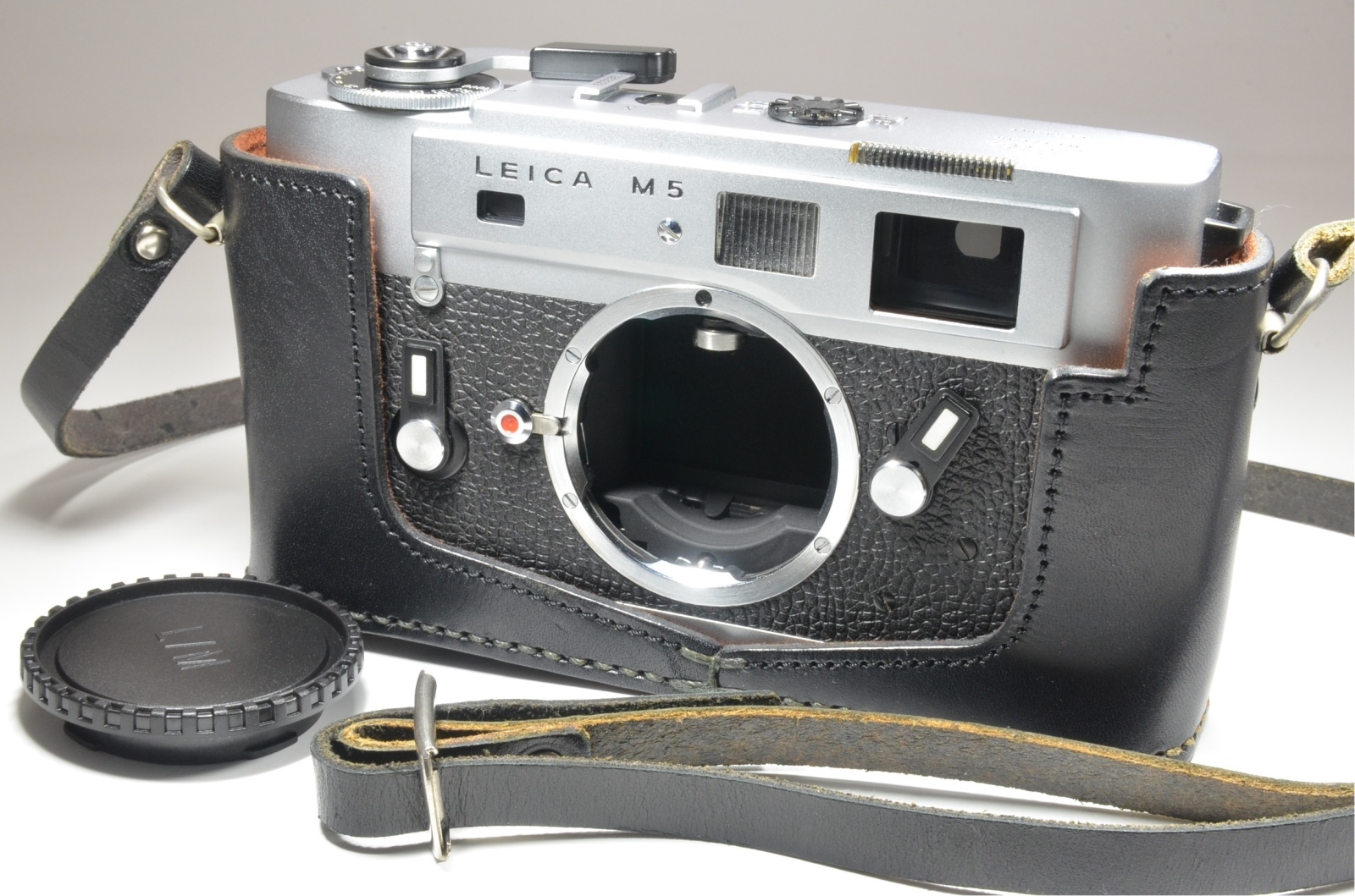 LEICA M5 Chrome 3 Lug Year 1973 Rangefinder Camera with Half Case 
