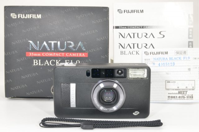 FUJIFILM NATURA BLACK 35mm film camera FUJINON 24mm f1.9 Shooting